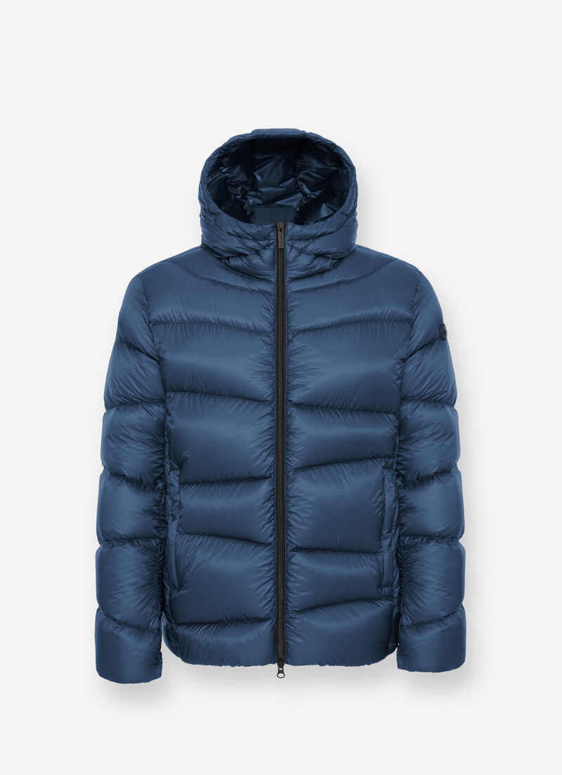 Hooded down jacket with wavy quilting