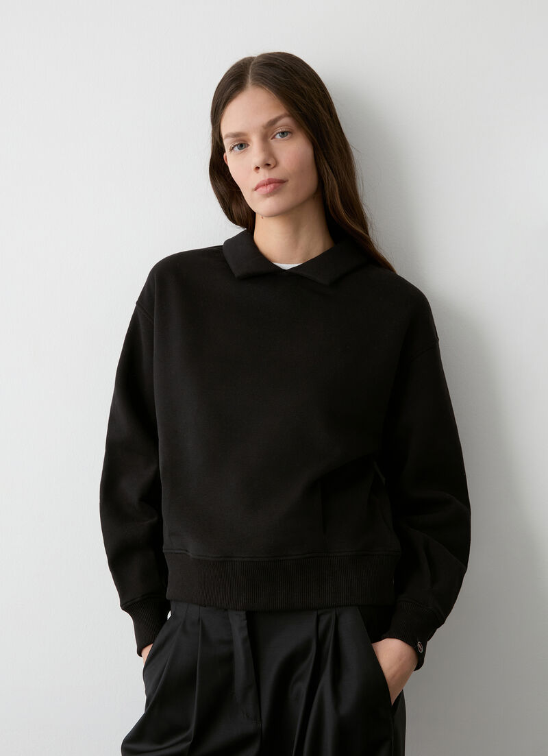 Sweatshirt with collar and darts