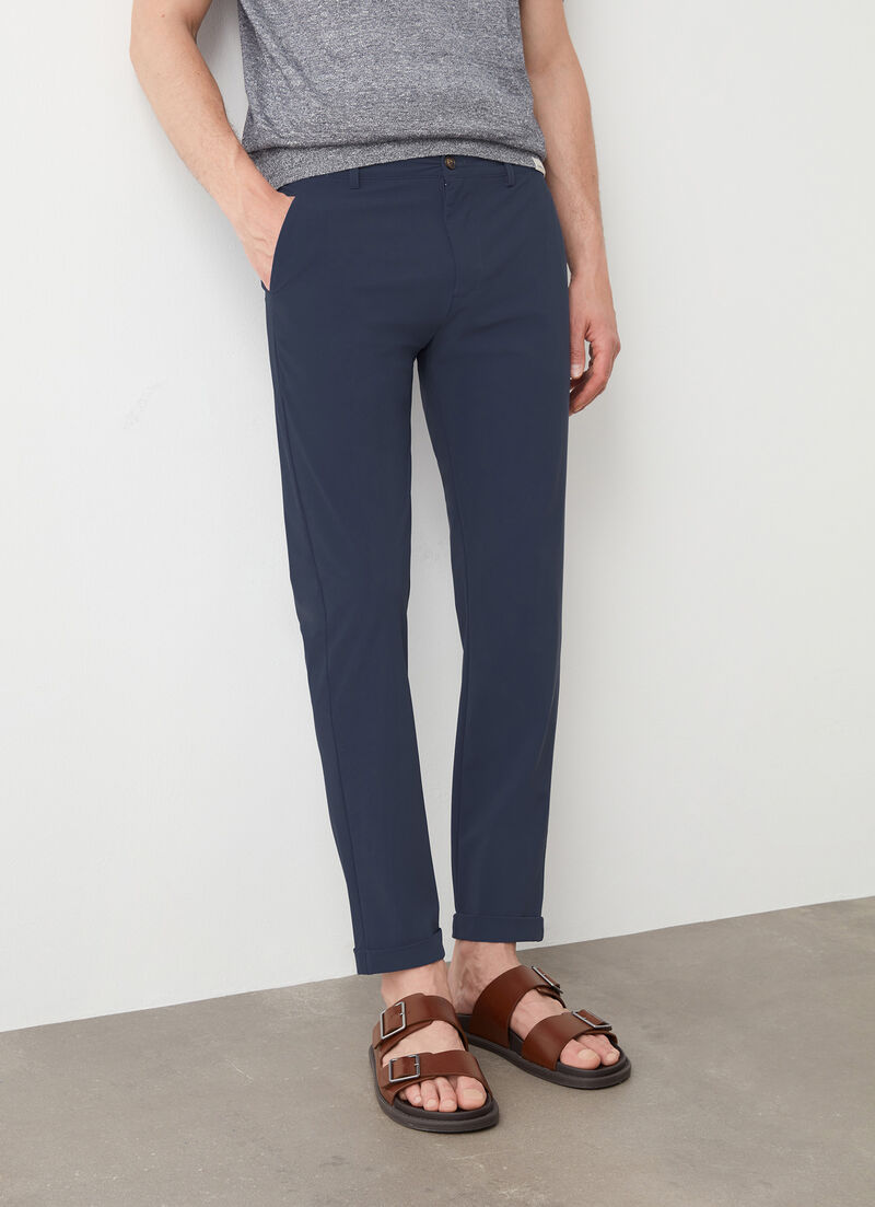 Easy care lightweight trousers with turn-ups