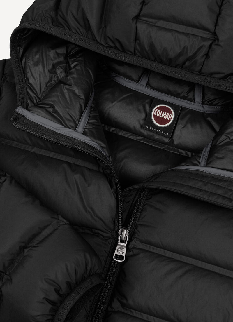 Down jacket with seamless quilting