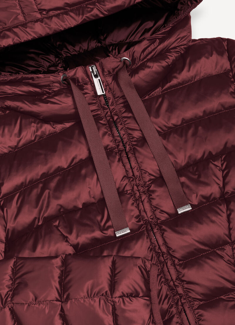 Fitted down jacket with hood