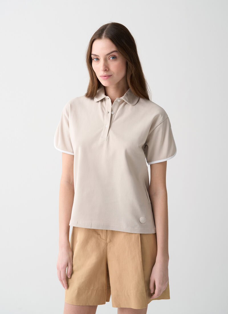 Polo-shirt with rounded sleeves