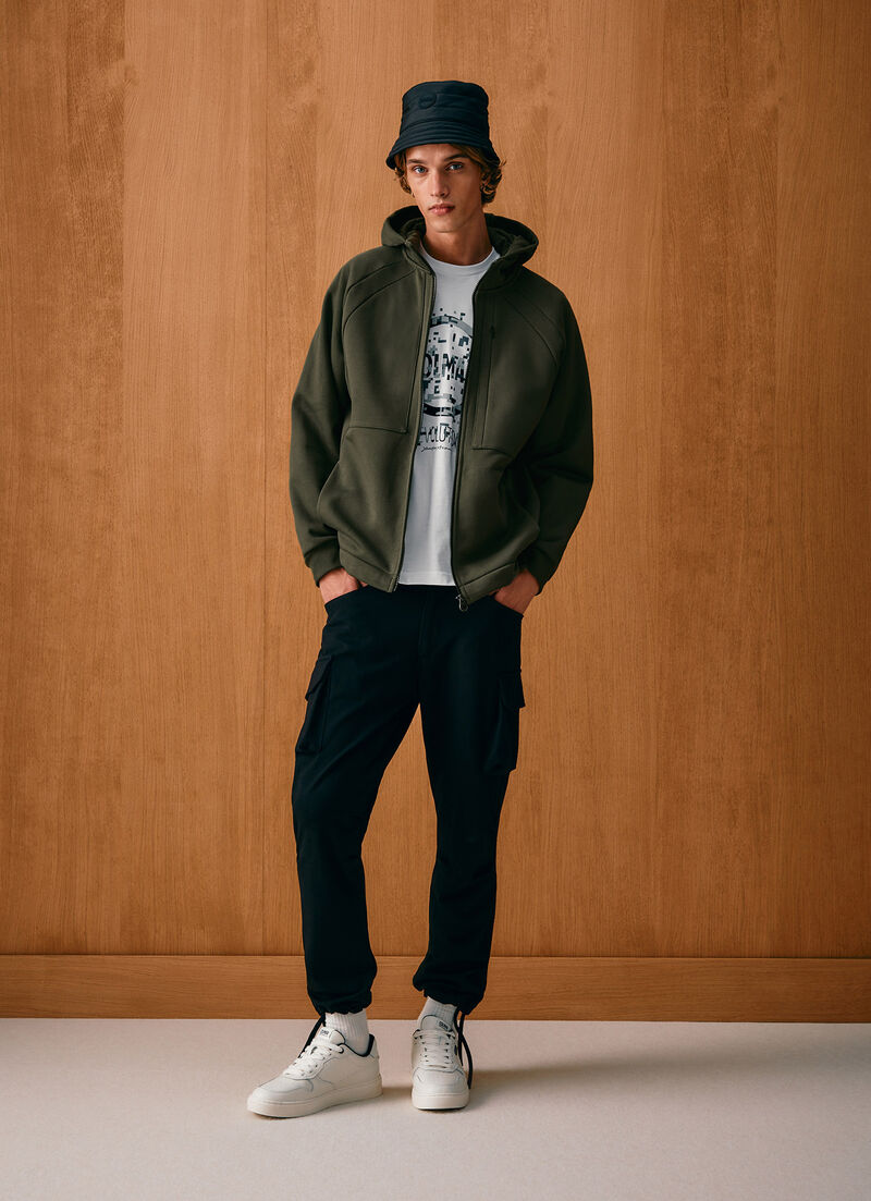 Sweatshirt with zip and maxi-pocket