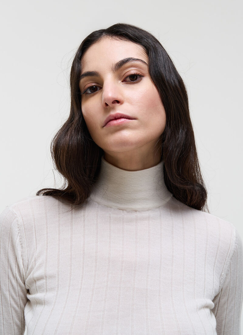Merino wool polo-neck