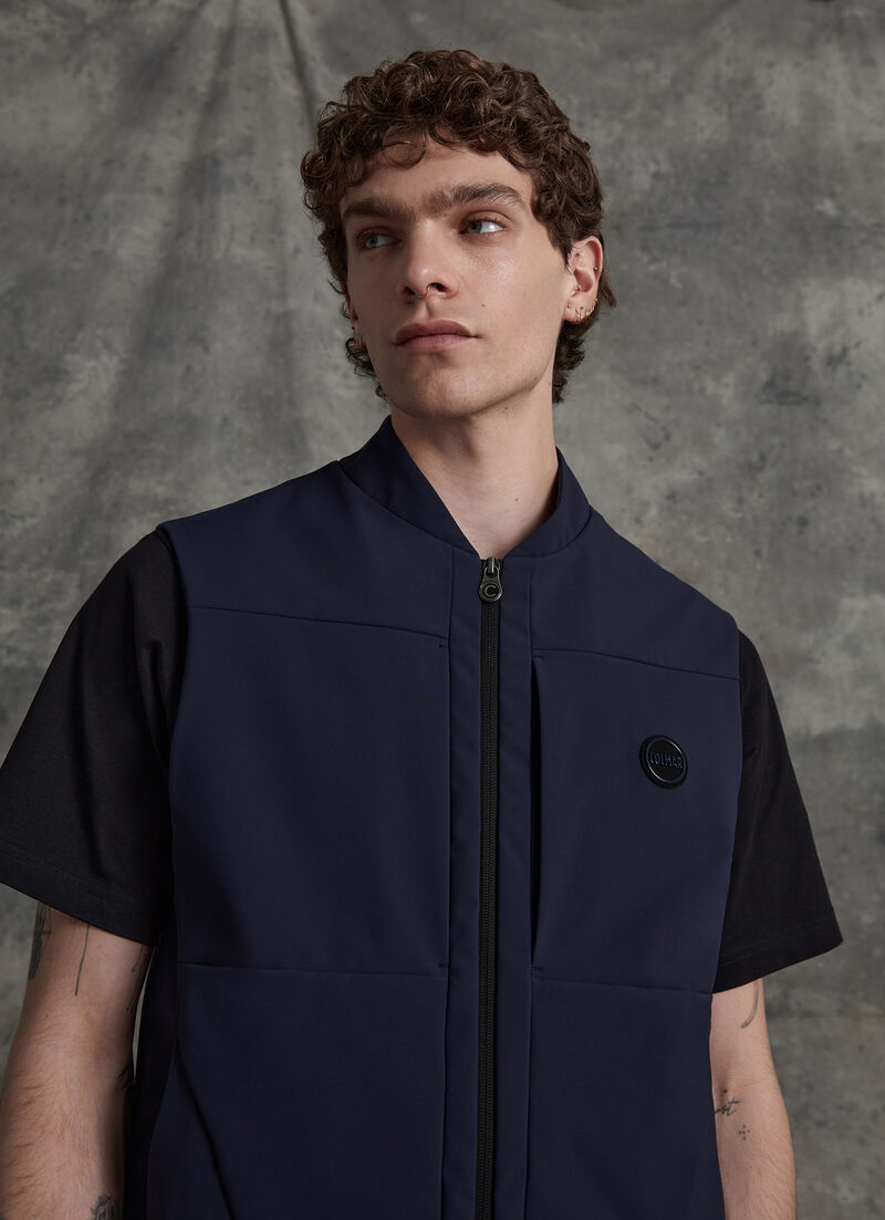 Solid-colour vest with adjustable hem