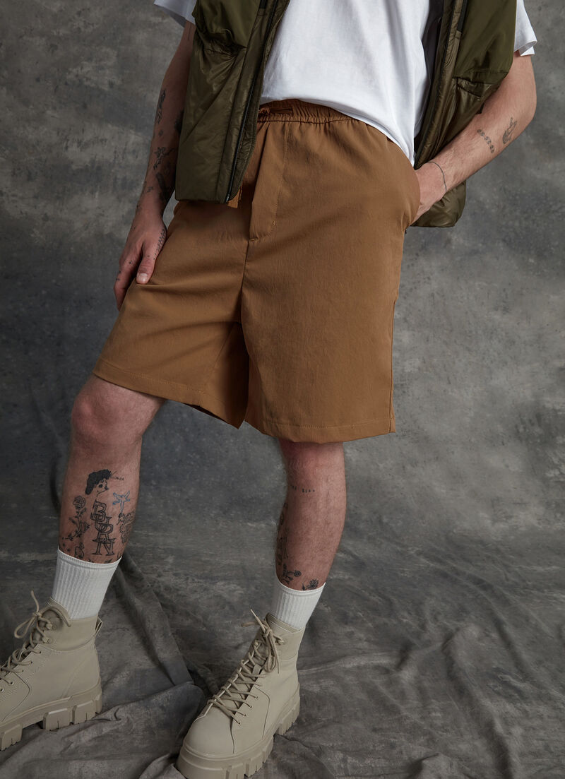 Bermuda shorts with zip back pockets