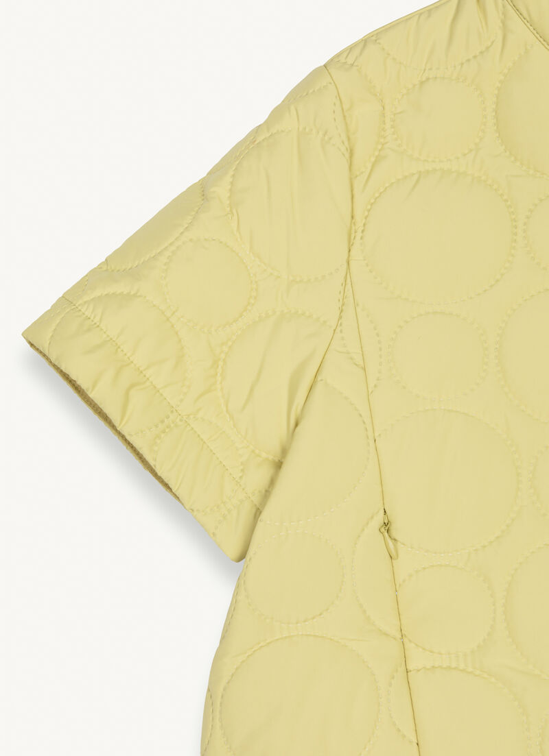 Half-sleeved jacket with ultrasonic quilting