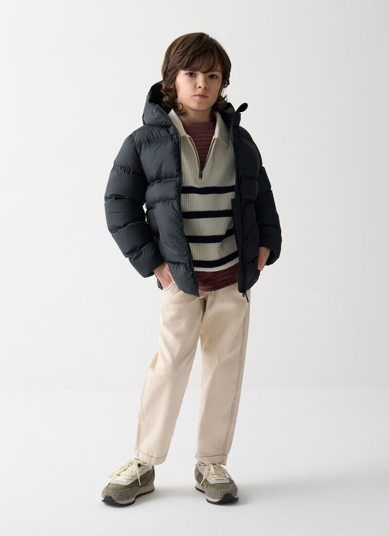 Hooded opaque down jacket