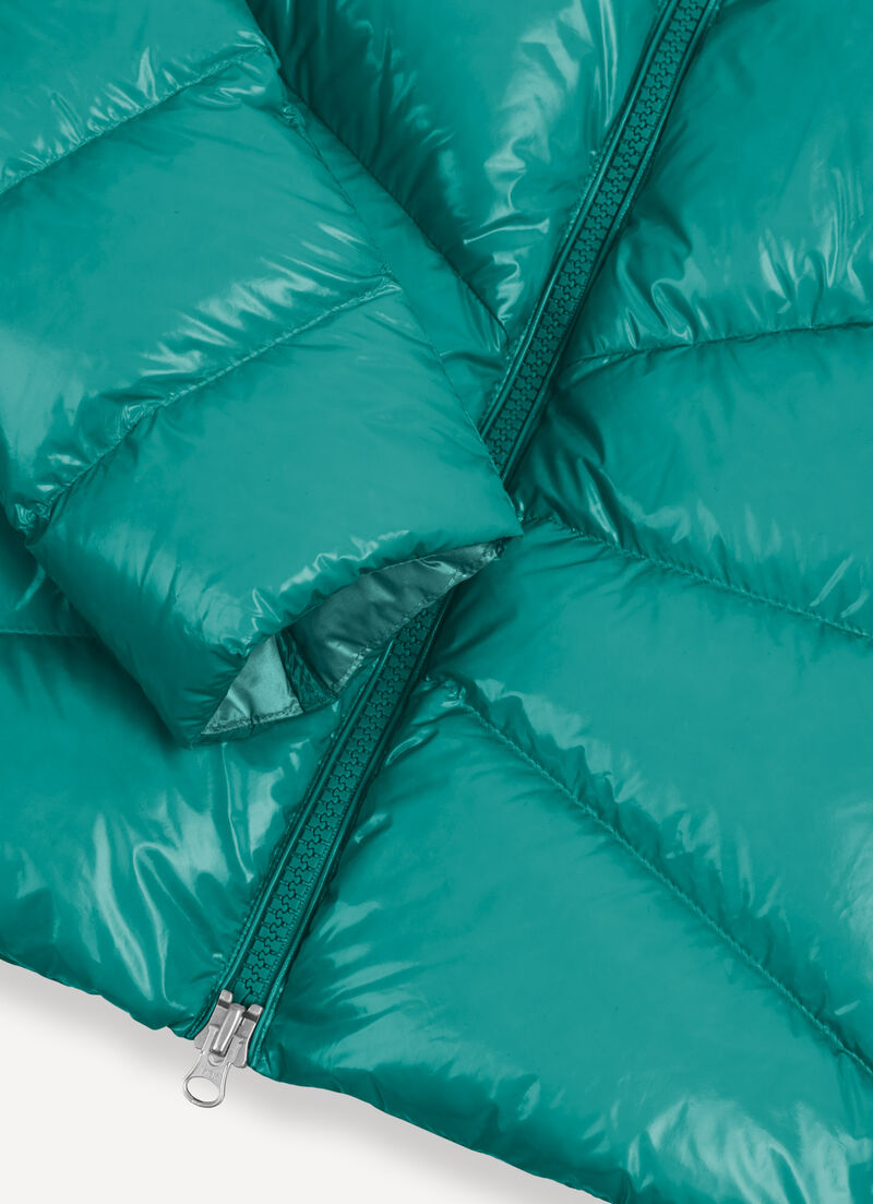 Super-glossy down jacket with padded collar