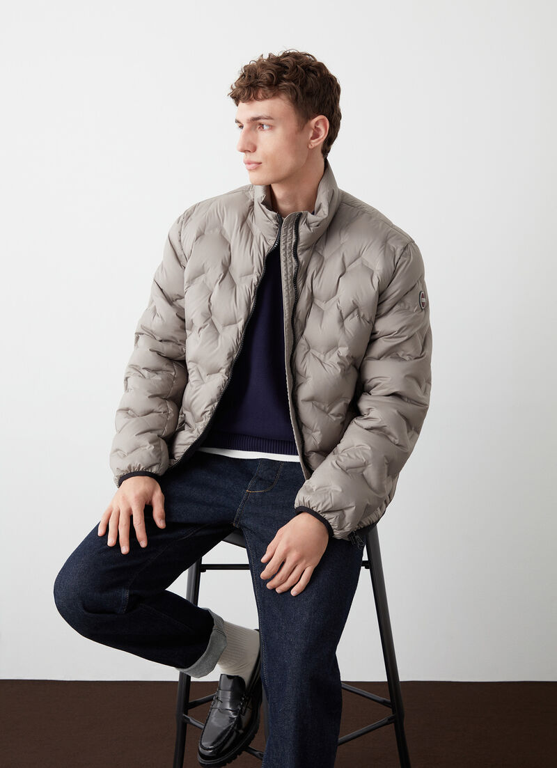 Short down jacket with seamless design