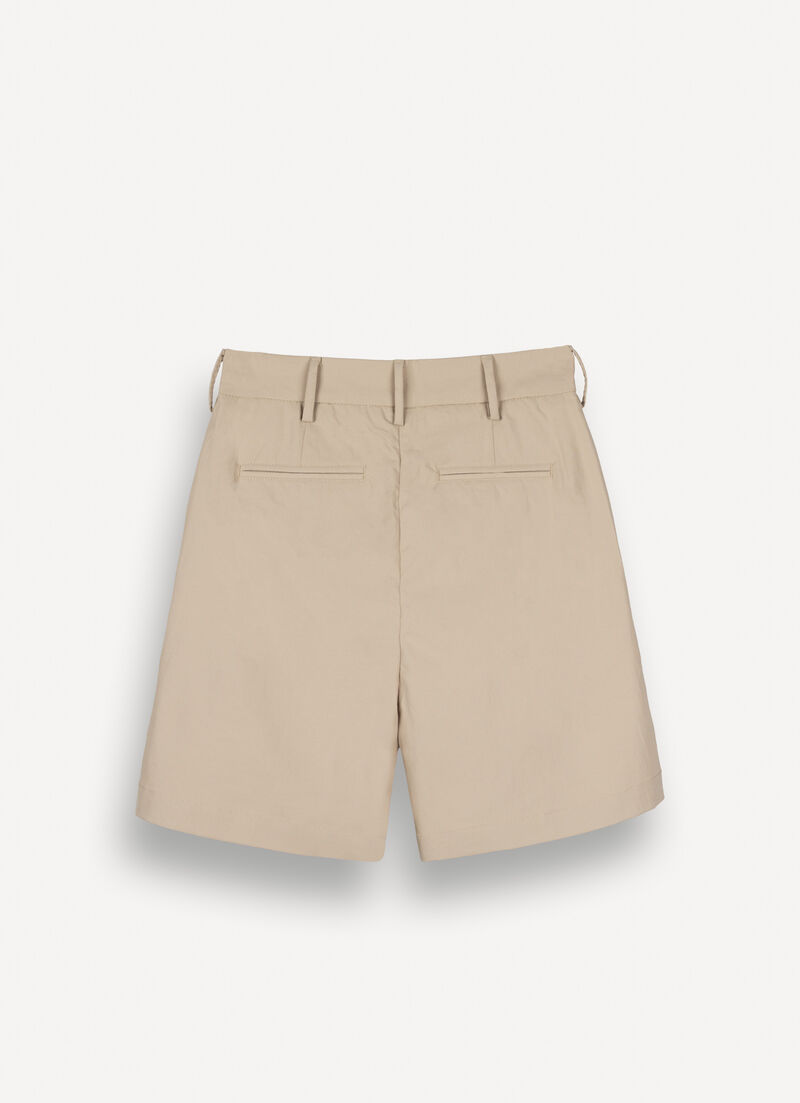 Easy care shorts with darts