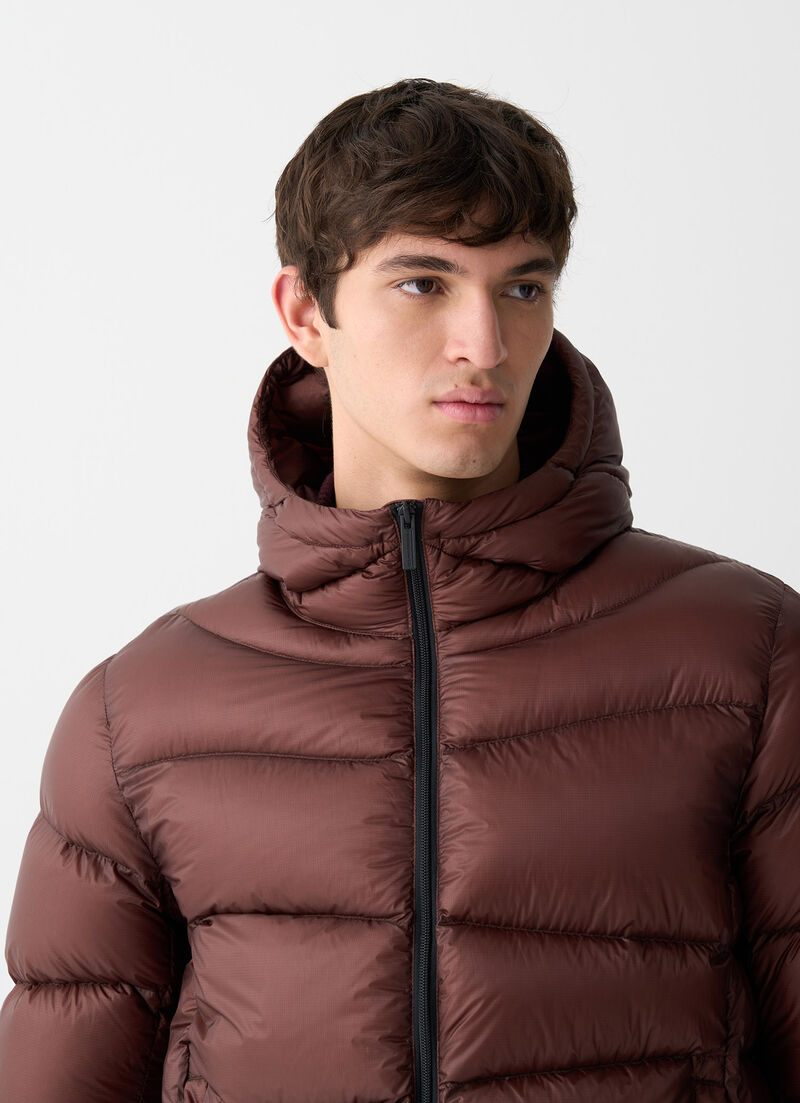 Hooded down jacket with wavy quilting
