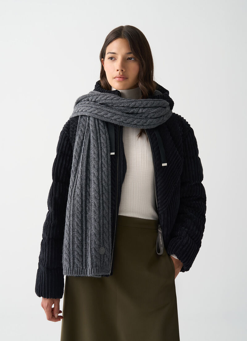 Unisex cable-knit scarf