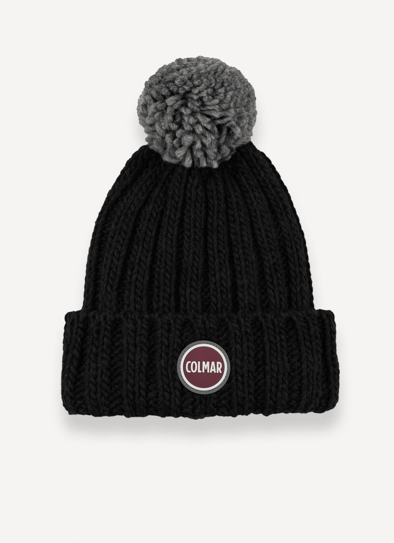 Unisex cap with pom-pom