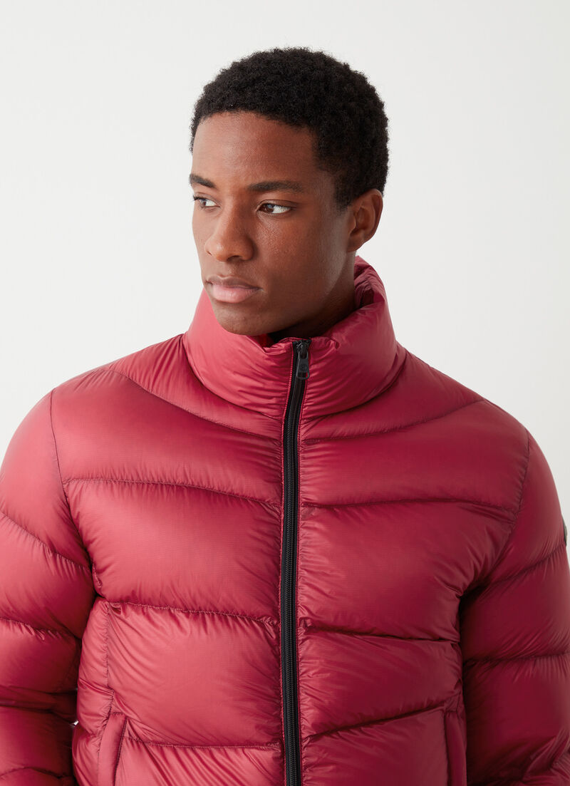 Ripstop nylon down jacket with wavy quilting