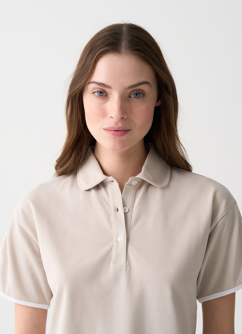 Polo-shirt with rounded sleeves