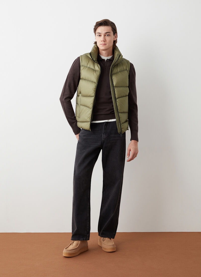 Ripstop nylon down vest with wavy quilting