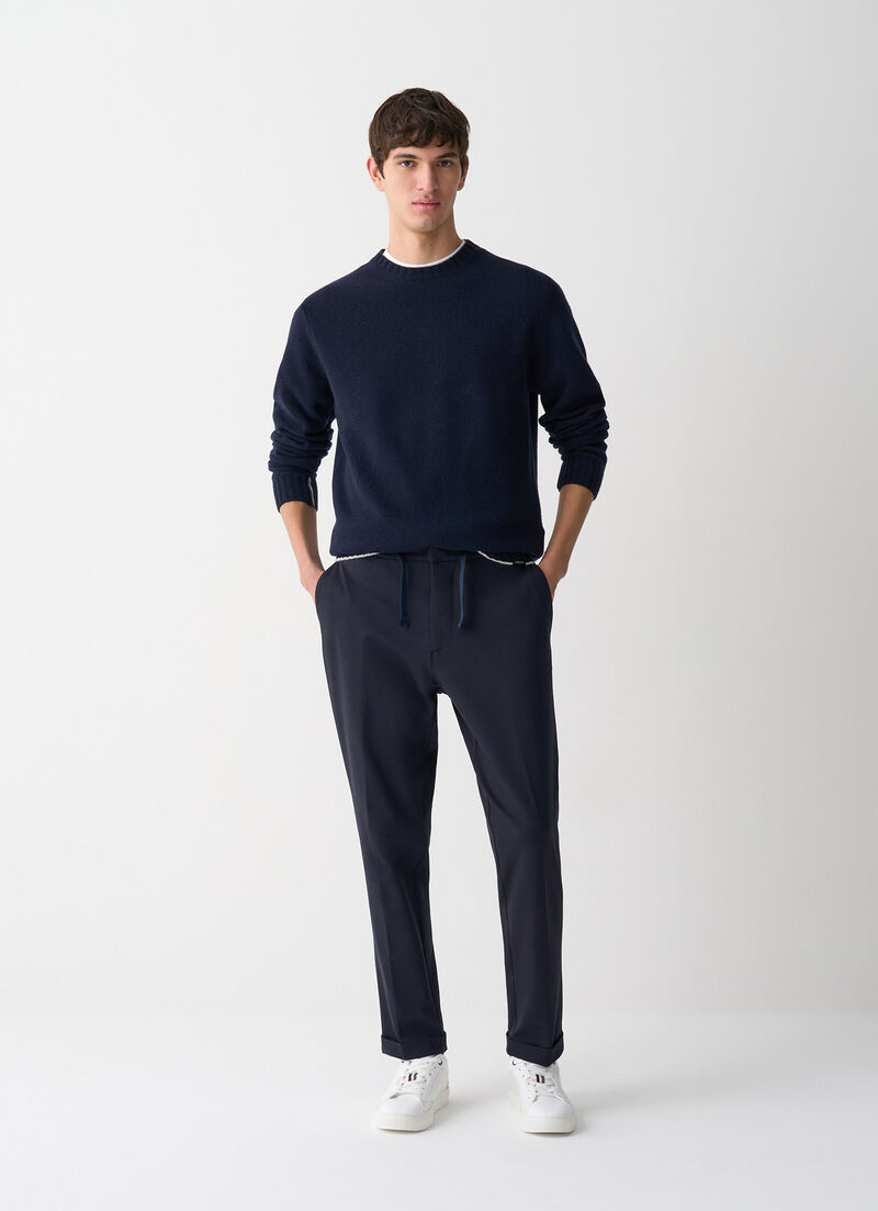 Pullover with tricolour detailing