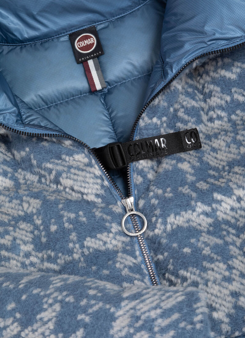 Jacquard down jacket with enveloping collar