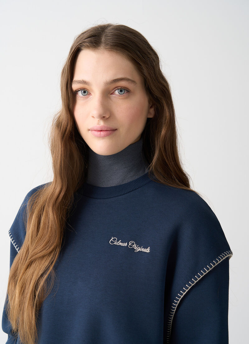 Cropped sweatshirt with embroidery