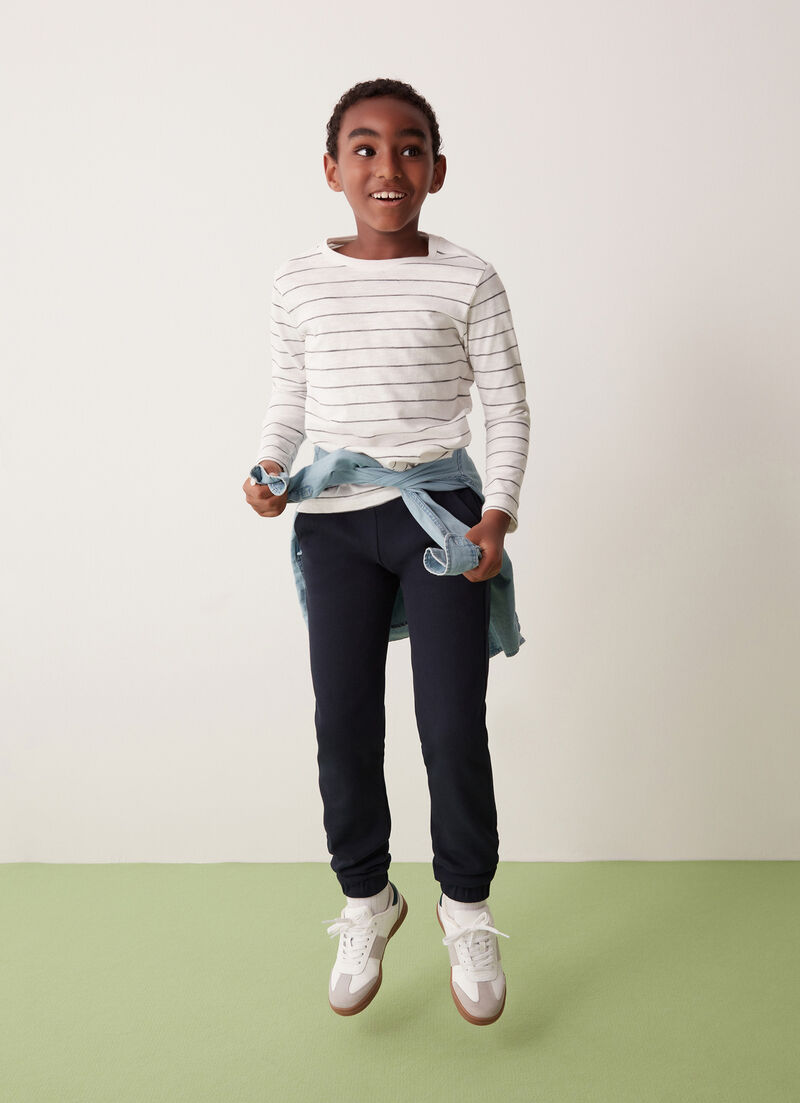 Trousers made of cool piqué interlock fabric