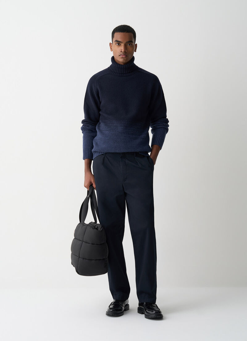 Two-tone polo-neck