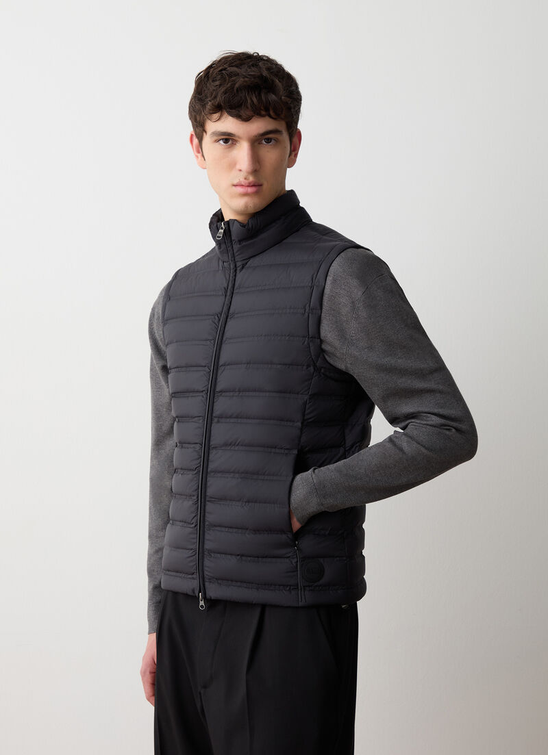 Down vest with seamless quilting