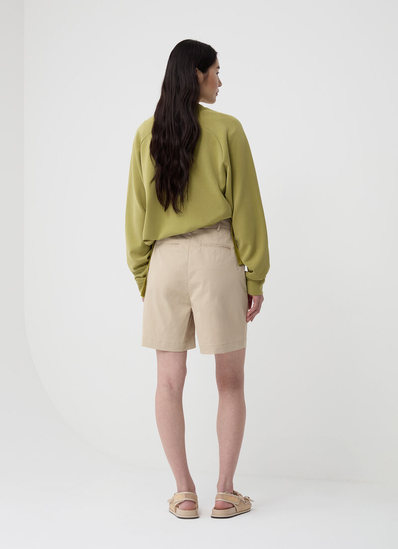 Easy care shorts with darts