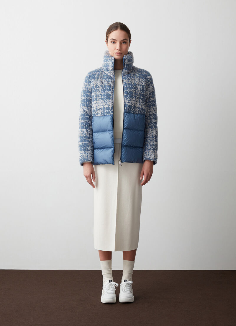 Jacquard down jacket with enveloping collar