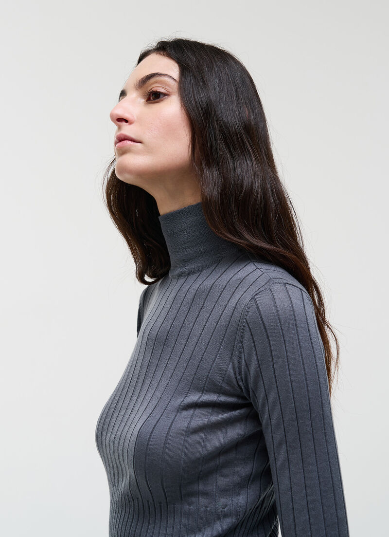 Merino wool polo-neck