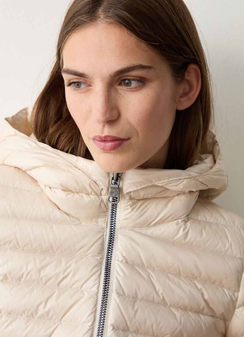 Fitted down jacket with hood