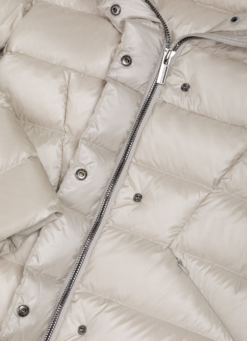 Long fitted down jacket