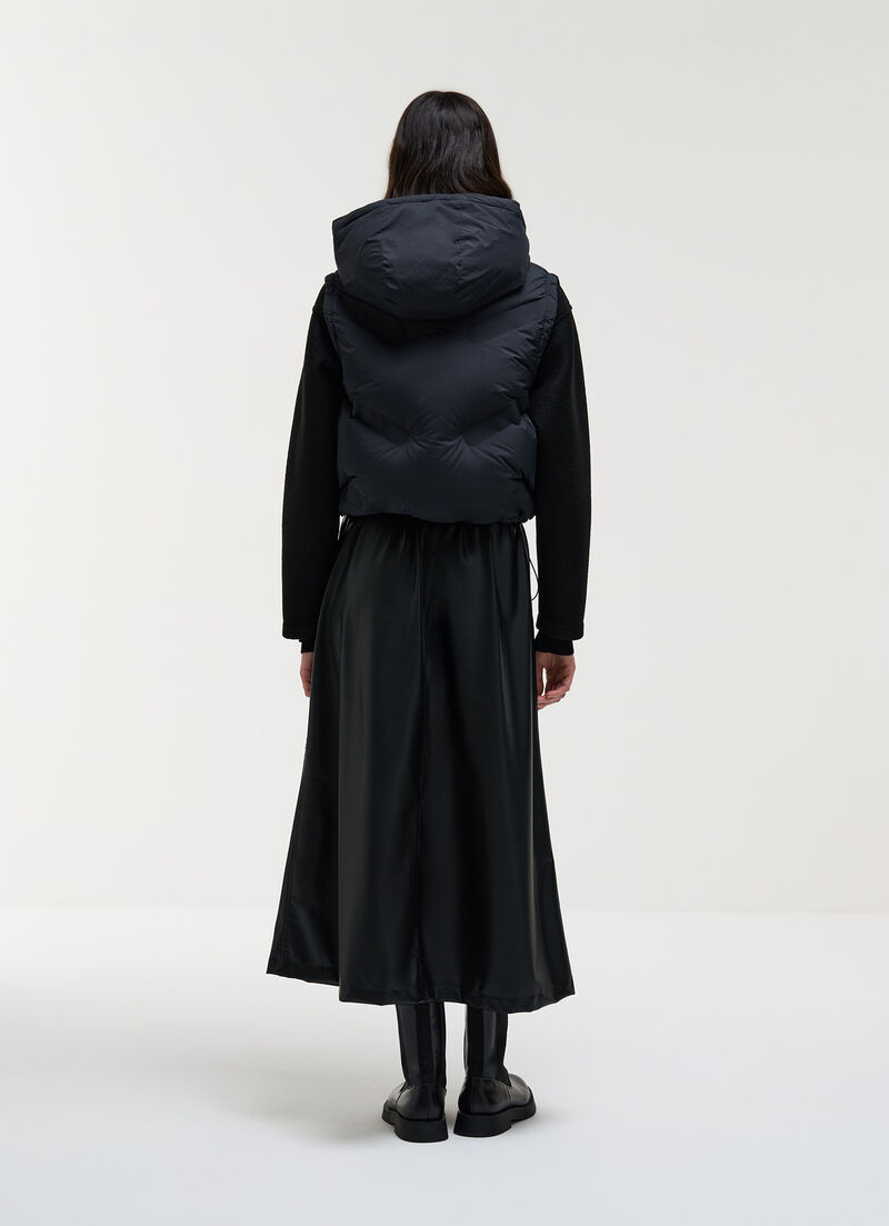 Matte gilet with diagonal design