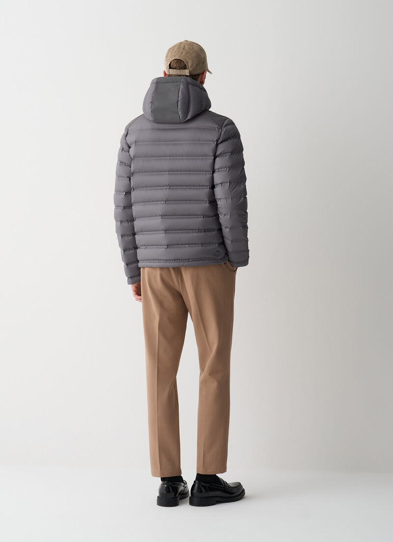 Seamless quilted down jacket with smooth inserts