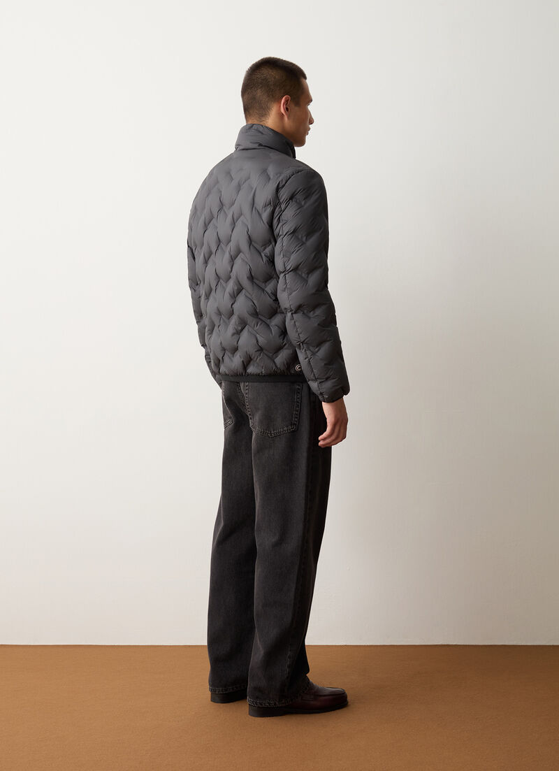 Short down jacket with seamless design