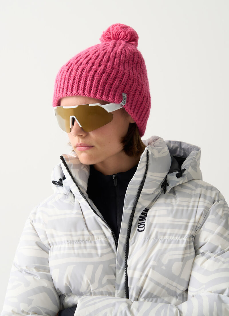 Women’s hat with faux fur pom-pom