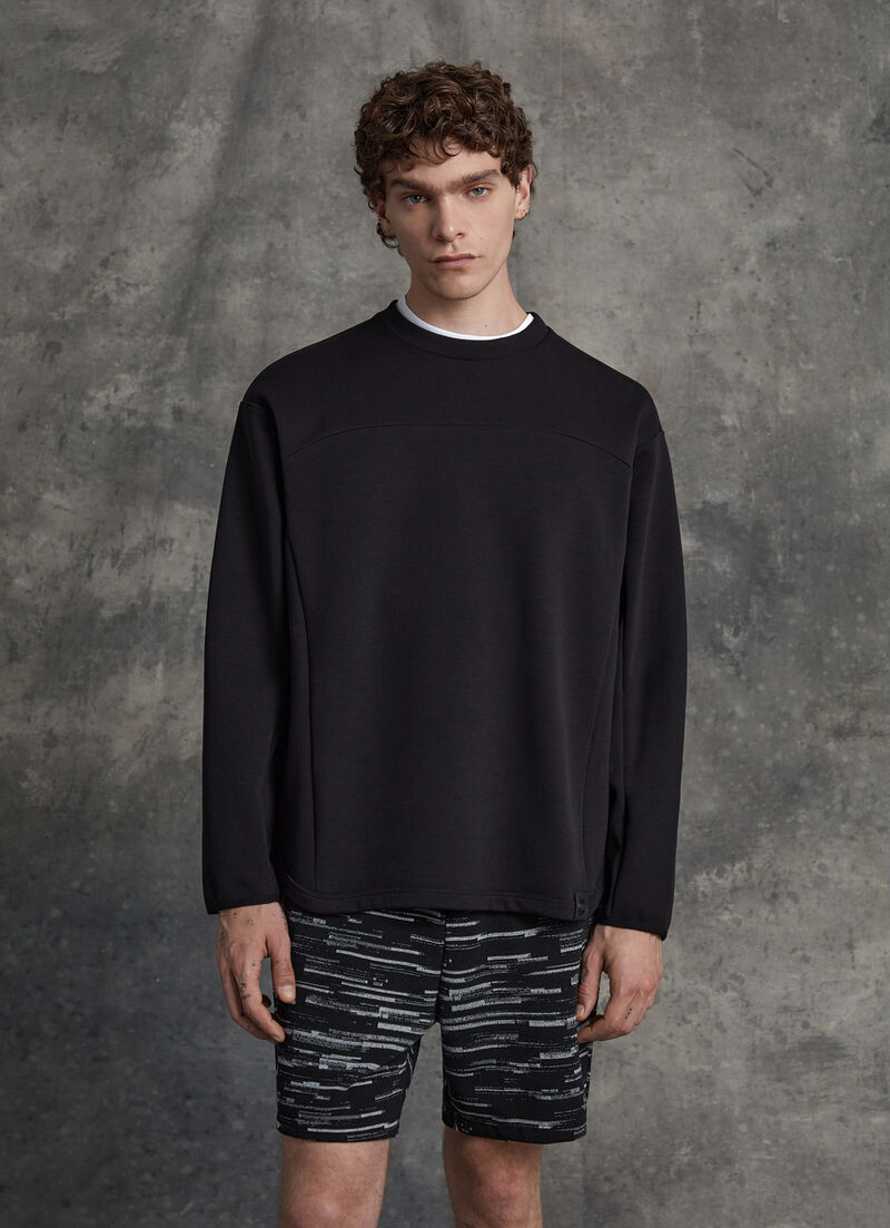 Crewneck sweatshirt with seams on the chest and sleeves
