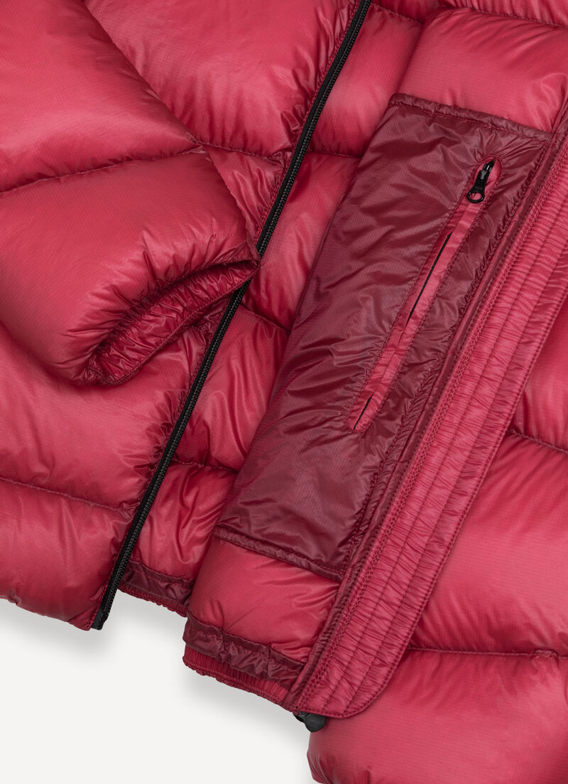 Ripstop nylon down jacket with wavy quilting