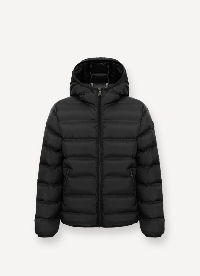 Down jacket with seamless quilting