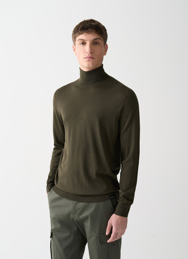 Ultra-fine merino wool polo-neck