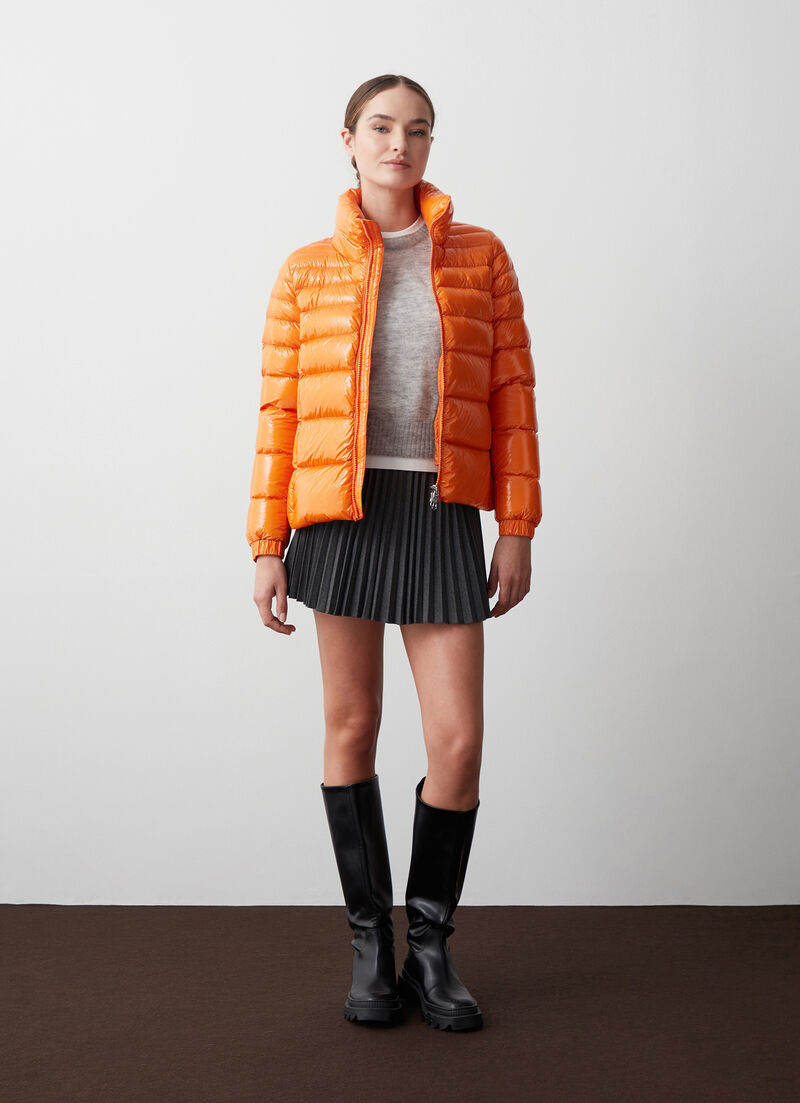 Super-glossy down jacket with drawstring