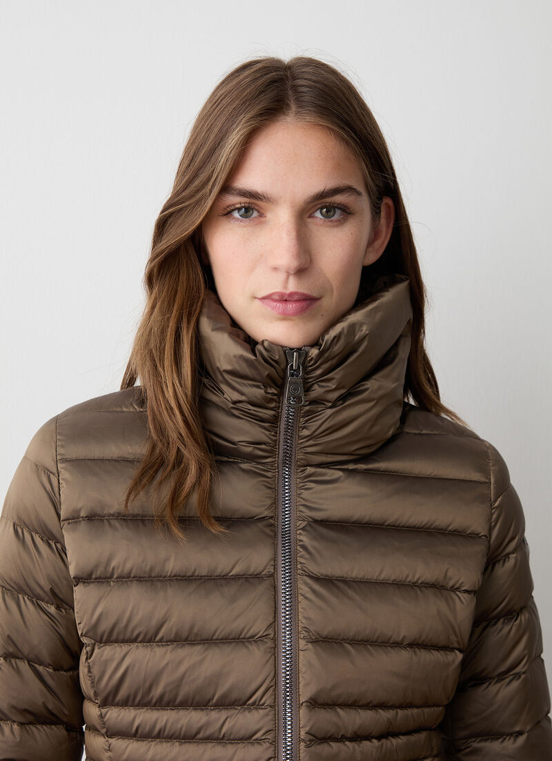 Fitted down jacket with knit cuffs