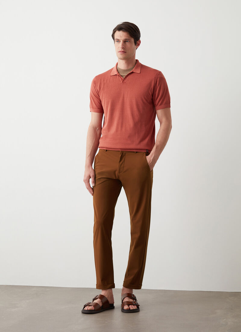 Easy care lightweight trousers with turn-ups