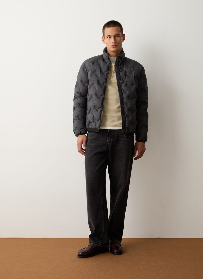 Short down jacket with seamless design