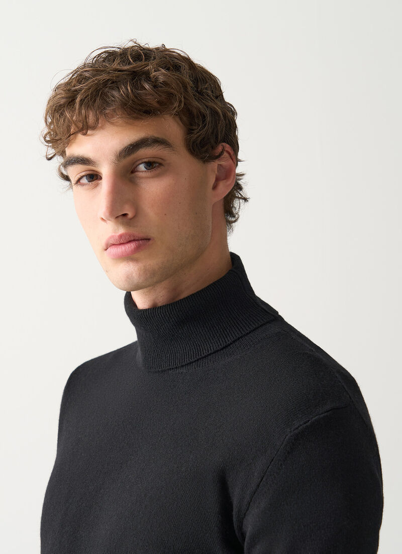 Fine knit polo-neck jumper