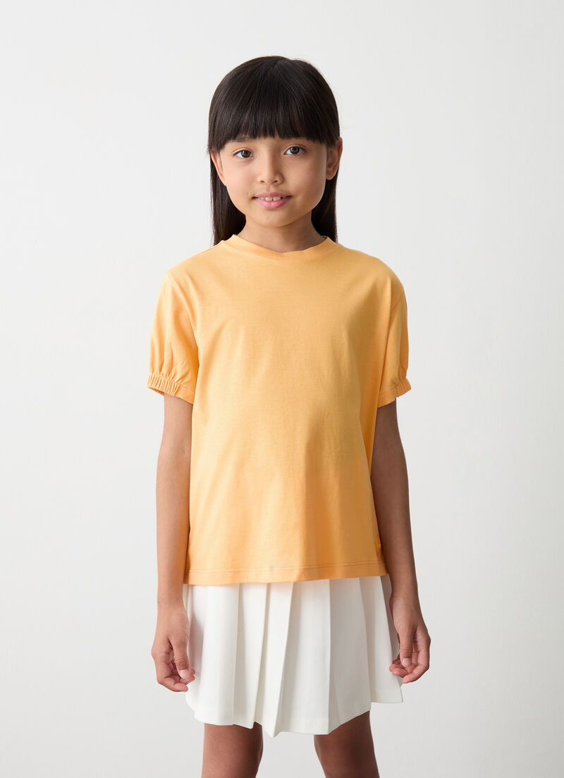 T-shirt with gathered sleeve