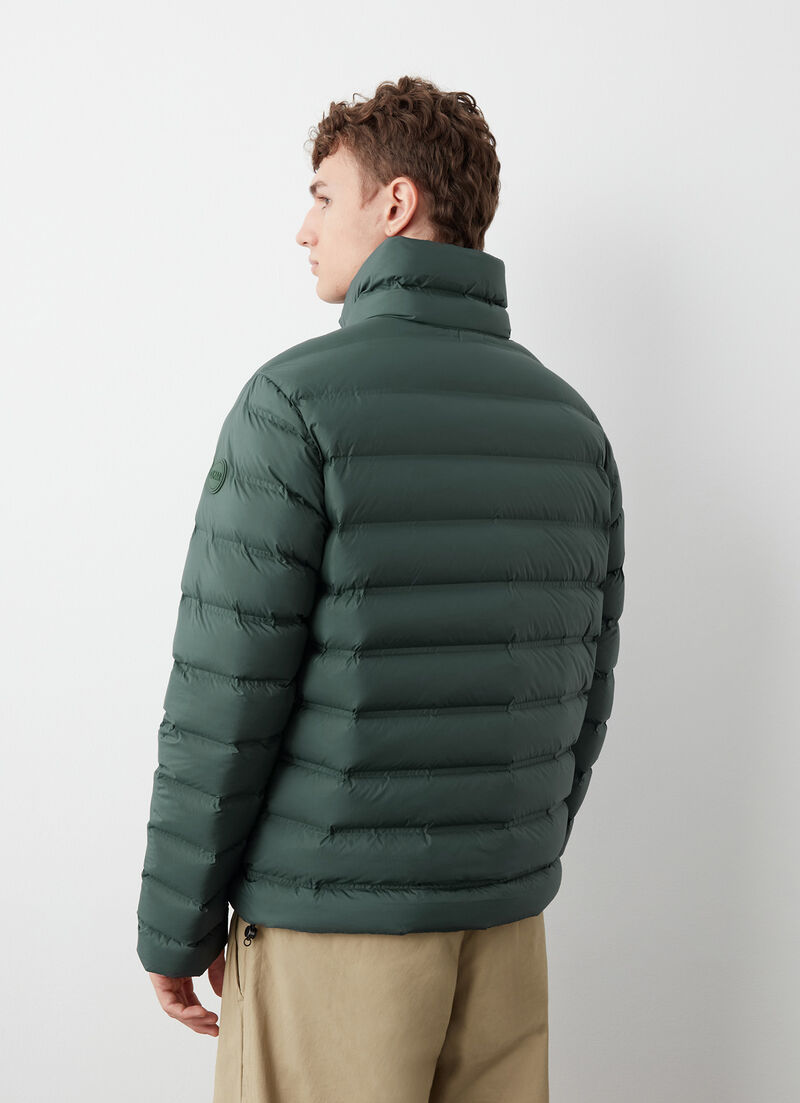 Down jacket with seamless quilting