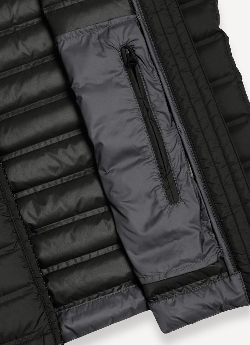 Down vest with seamless quilting