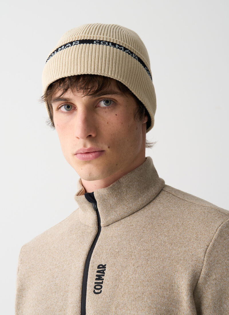 Men's hat with branded trim