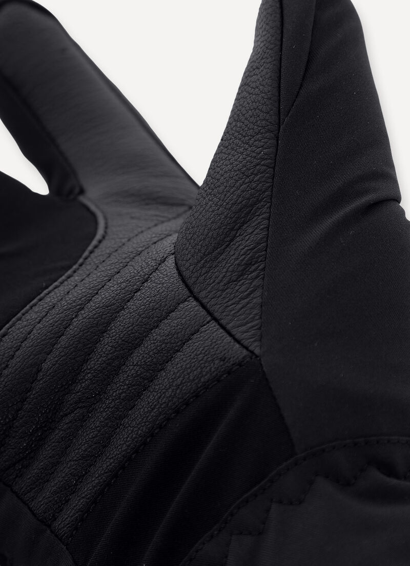 Ski gloves with studs